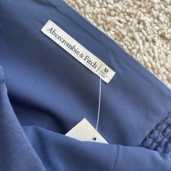 Abercrombie & Fitch Tailored Square Neck Top - Picture 4 of 6